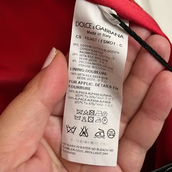 Dolce & Gabbana Red Jacquard Coat with Cherry Blossoms and Fur Collar - Picture 9 of 11